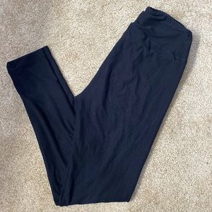 Black yoga leggings
